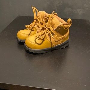 Toddler Nike boots